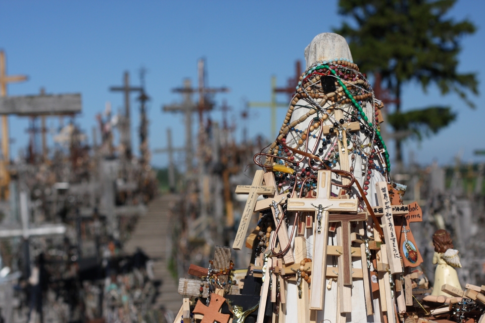 Hill_of_Crosses,_Lithuania_(7368050012)